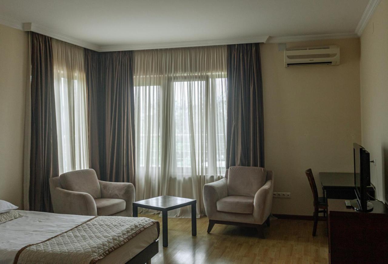 Hotel Beaumonde Garden Tbilisi ภายนอก รูปภาพ