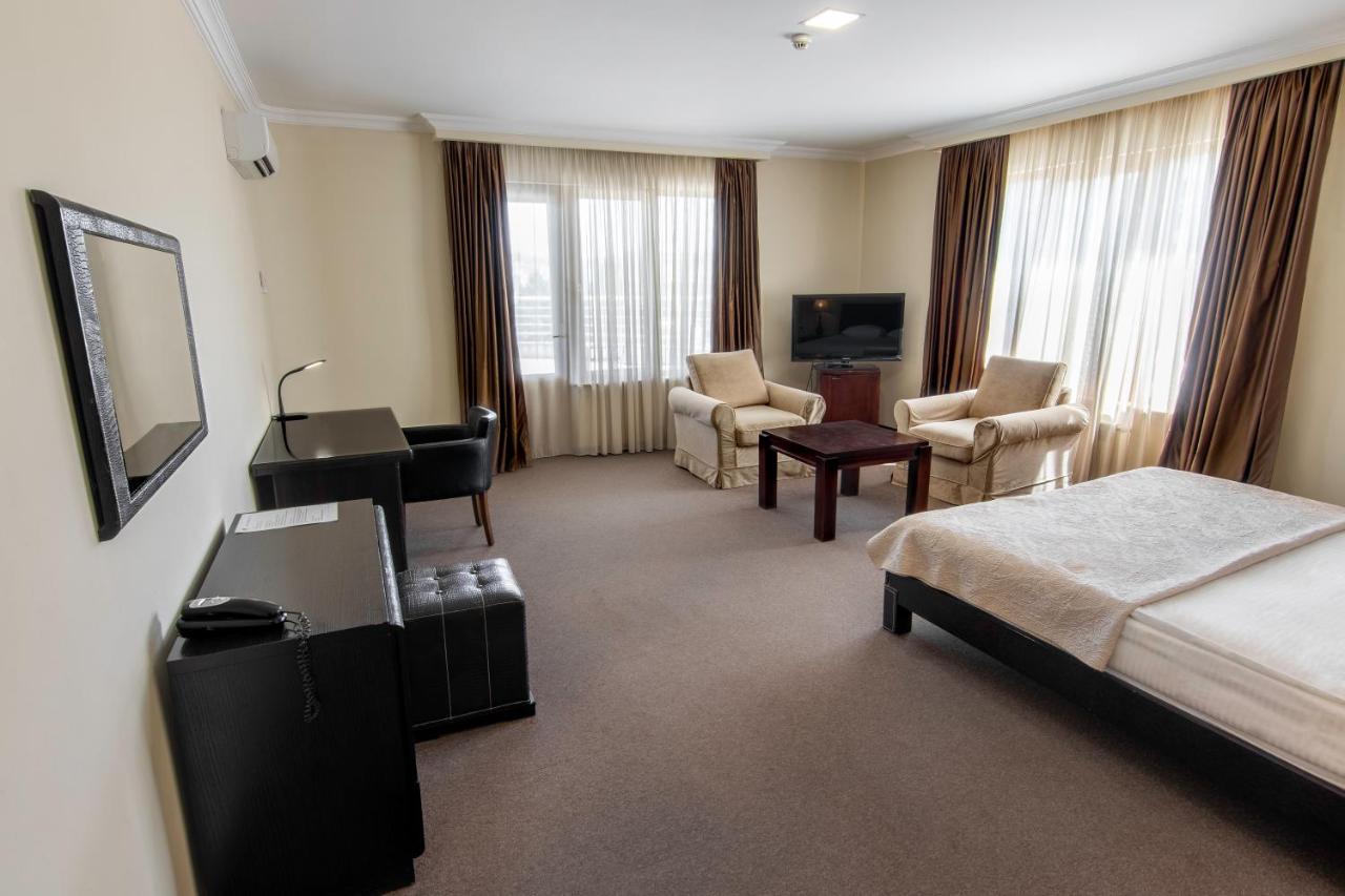 Hotel Beaumonde Garden Tbilisi ภายนอก รูปภาพ
